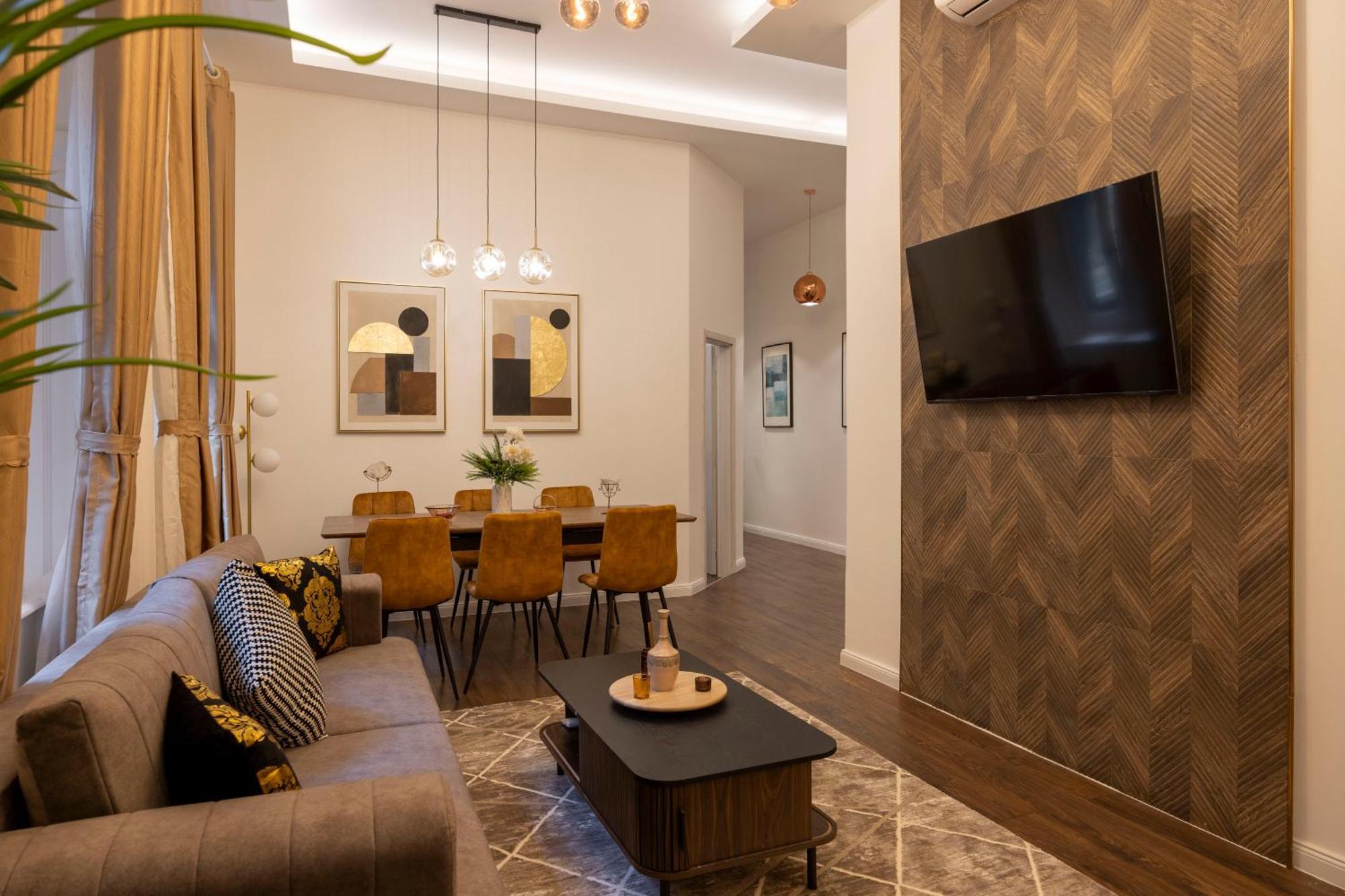 Exclusive Downtown Quentin Residence By Prestige Homes Будапеща Екстериор снимка