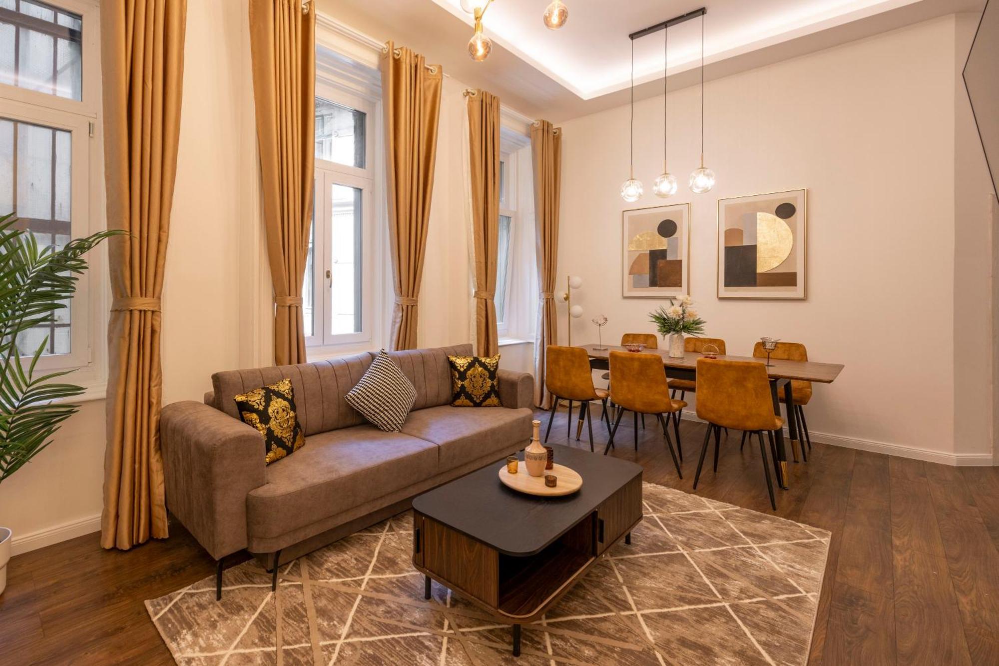 Exclusive Downtown Quentin Residence By Prestige Homes Будапеща Екстериор снимка