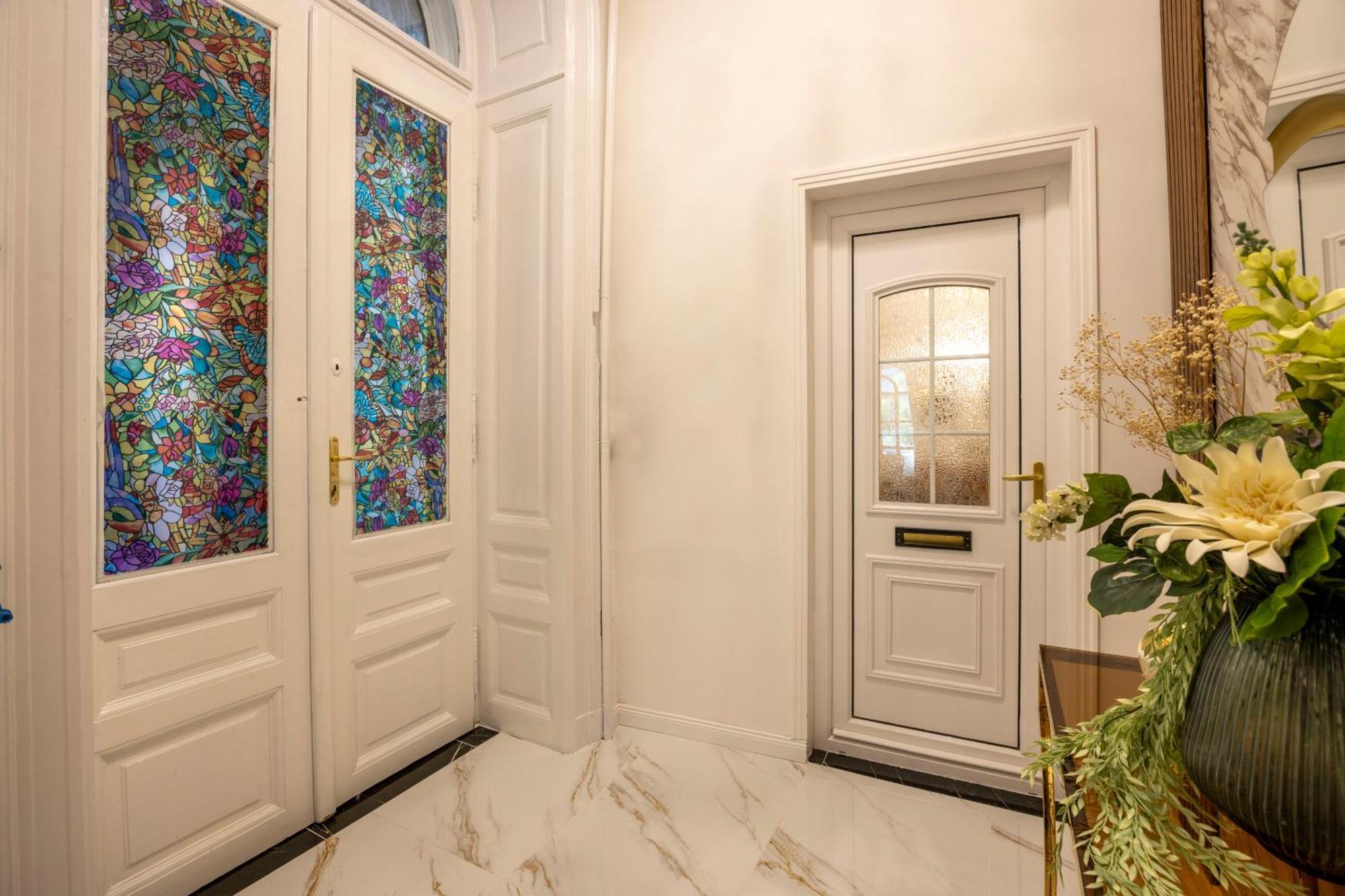 Exclusive Downtown Quentin Residence By Prestige Homes Будапеща Екстериор снимка